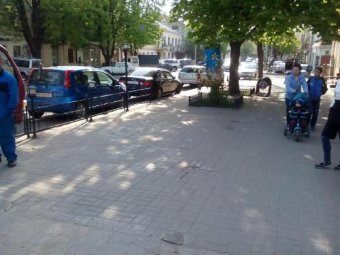 В Одессе продолжается демонтаж незаконно установленных временных сооружений (фото)