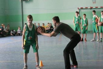 Для юных спортсменов Одессы мастера провели открытый урок баскетбола (фото)