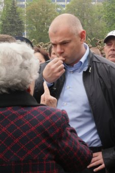 Руководители города и области возложили цветы к местам гибели людей 2 мая (фото)