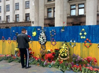 Руководители города и области возложили цветы к местам гибели людей 2 мая (фото)