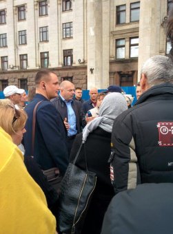 Руководители города и области возложили цветы к местам гибели людей 2 мая (фото)