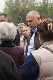 Руководители города и области возложили цветы к местам гибели людей 2 мая (фото)