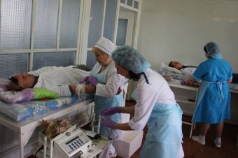 Моряки-пограничники перед выходом на охрану границы сдали кровь (фото)