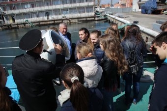 Морские пограничники пригласили одесских школьников на экскурсии на корабли и катера Морской охраны (фото)