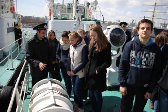 Морские пограничники пригласили одесских школьников на экскурсии на корабли и катера Морской охраны (фото)