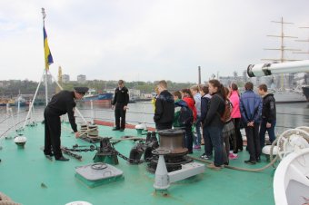 Морские пограничники пригласили одесских школьников на экскурсии на корабли и катера Морской охраны (фото)