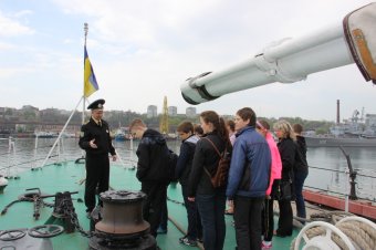 Морские пограничники пригласили одесских школьников на экскурсии на корабли и катера Морской охраны (фото)