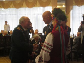 Мэр Одессы Геннадий Труханов поздравил ветеранов с 70-летием Победы