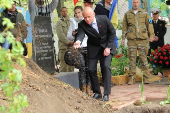 Геннадий Труханов принял участие в церемонии перезахоронения участников героической обороны Одессы (фото)
