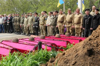 Геннадий Труханов принял участие в церемонии перезахоронения участников героической обороны Одессы (фото)