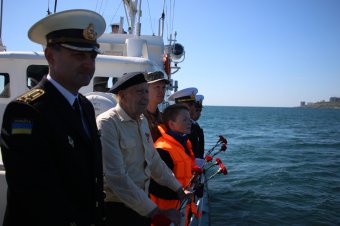 Моряки-пограничники почтили память погибших героев (фото)