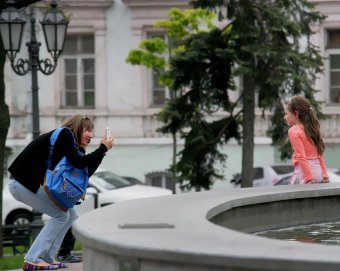 В выходной у фонтана