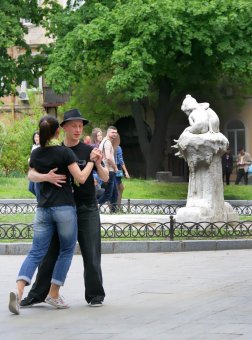 В выходной у фонтана