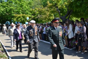 В сквере Партизанской Славы для одесских ветеранов играл оркестр (фото)