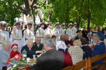В сквере Партизанской Славы для одесских ветеранов играл оркестр (фото)