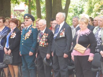 Одесские школьники поздравили ветеранов Суворовского района