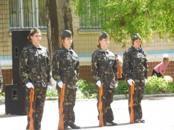 Одесские школьники поздравили ветеранов Суворовского района