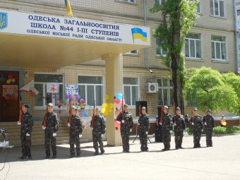 Одесские школьники поздравили ветеранов Суворовского района