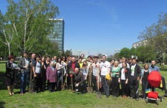 Молодые березы и кусты катальпы украсили площадь имени Бориса Деревянко в Одессе (фото)