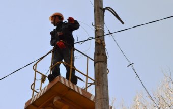 В Одессе продолжается капитальный ремонт наружного освещения по ул. Ак.Королева (фото)