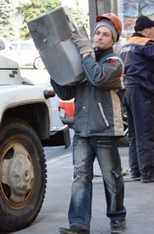 В Одессе продолжается капитальный ремонт наружного освещения по ул. Ак.Королева (фото)