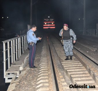 Правоохранители выясняют обстоятельства взрыва на железнодорожном мосту 