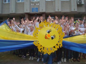Одесские школьники представили патриотический флешмоб к 70-летию Победы (фото)