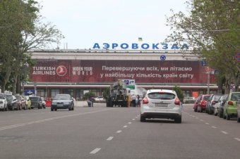 В Одессе демонтирован шлагбаум, преграждающий въезд к терминалу аэропорта (фото)