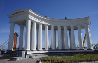 Знаменитая колоннада у Воронцовского дворца обновляется (фото)