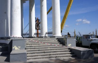 Знаменитая колоннада у Воронцовского дворца обновляется (фото)
