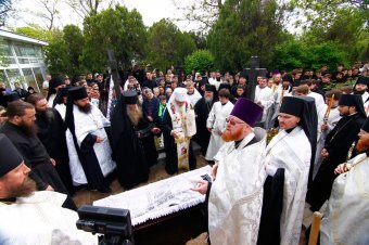 Сегодня Одесса простилась с архимандритом Никоном (фото)