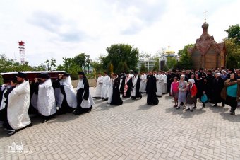 Сегодня Одесса простилась с архимандритом Никоном (фото)
