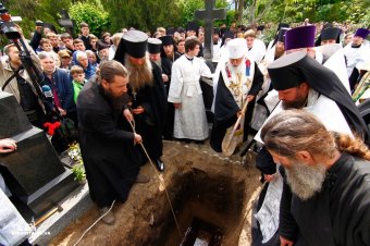 Сегодня Одесса простилась с архимандритом Никоном (фото)