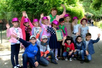 В Одессе прошли черепашьи бега, а школьники взяли под опеку шиншиллу и белого павлина (фото)