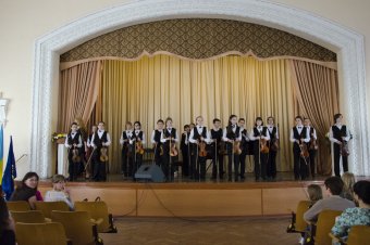 В школе Столярского проходит второй этап фестиваля "Одесса зажигает звезды"
