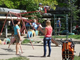 Жители Суворовского района вышли на субботник (фото)