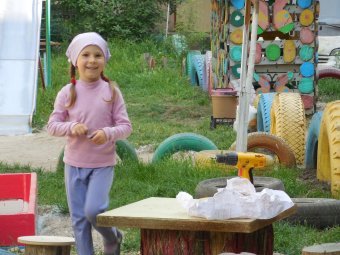 Жители Суворовского района вышли на субботник (фото)