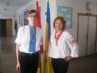 Одесские школьники учились создавать вышиванки и пекли украинский хлеб (фото)