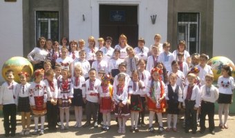 Одесские школьники учились создавать вышиванки и пекли украинский хлеб (фото)