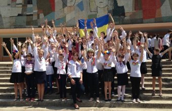 Одесские школьники учились создавать вышиванки и пекли украинский хлеб (фото)