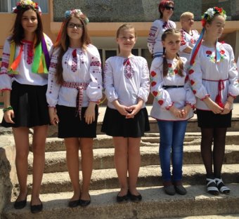 Одесские школьники учились создавать вышиванки и пекли украинский хлеб (фото)