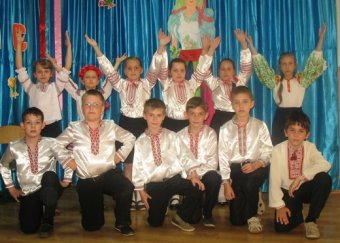 Одесские школьники учились создавать вышиванки и пекли украинский хлеб (фото)