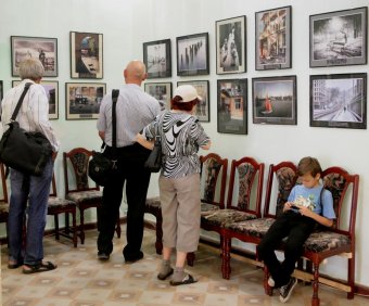 В Одессе открылась выставка, посвященная городам-побратимам Марселю, Одессе и Хайфе (фото)