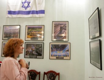 В Одессе открылась выставка, посвященная городам-побратимам Марселю, Одессе и Хайфе (фото)