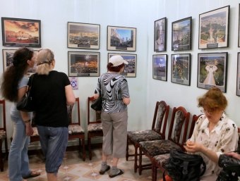 В Одессе открылась выставка, посвященная городам-побратимам Марселю, Одессе и Хайфе (фото)