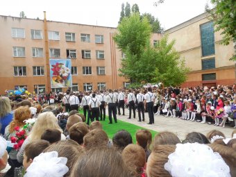 В школах Суворовского района прозвенел последний звонок