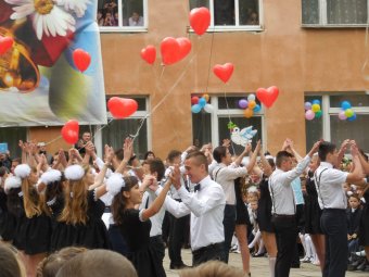 В школах Суворовского района прозвенел последний звонок