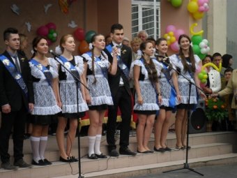 Вот и прозвенел долгожданный Последний звонок (фото)