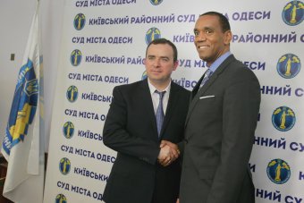 Руководитель проекта USAID «Справедливое правосудие» Дэвид Вон посетил Киевский райсуд Одессы (фото)