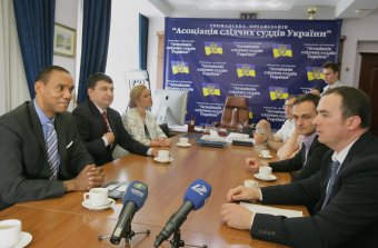 Руководитель проекта USAID «Справедливое правосудие» Дэвид Вон посетил Киевский райсуд Одессы (фото)